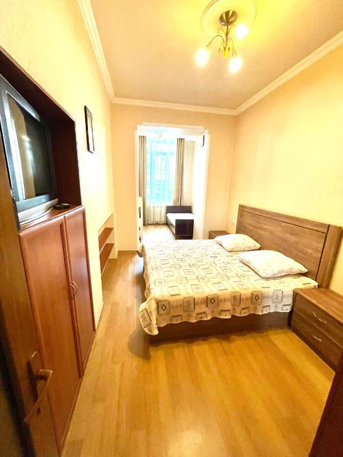 Apartment In The Center Of Erivan Exterior foto