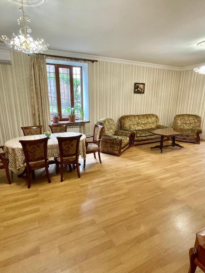 Apartment In The Center Of Erivan Exterior foto