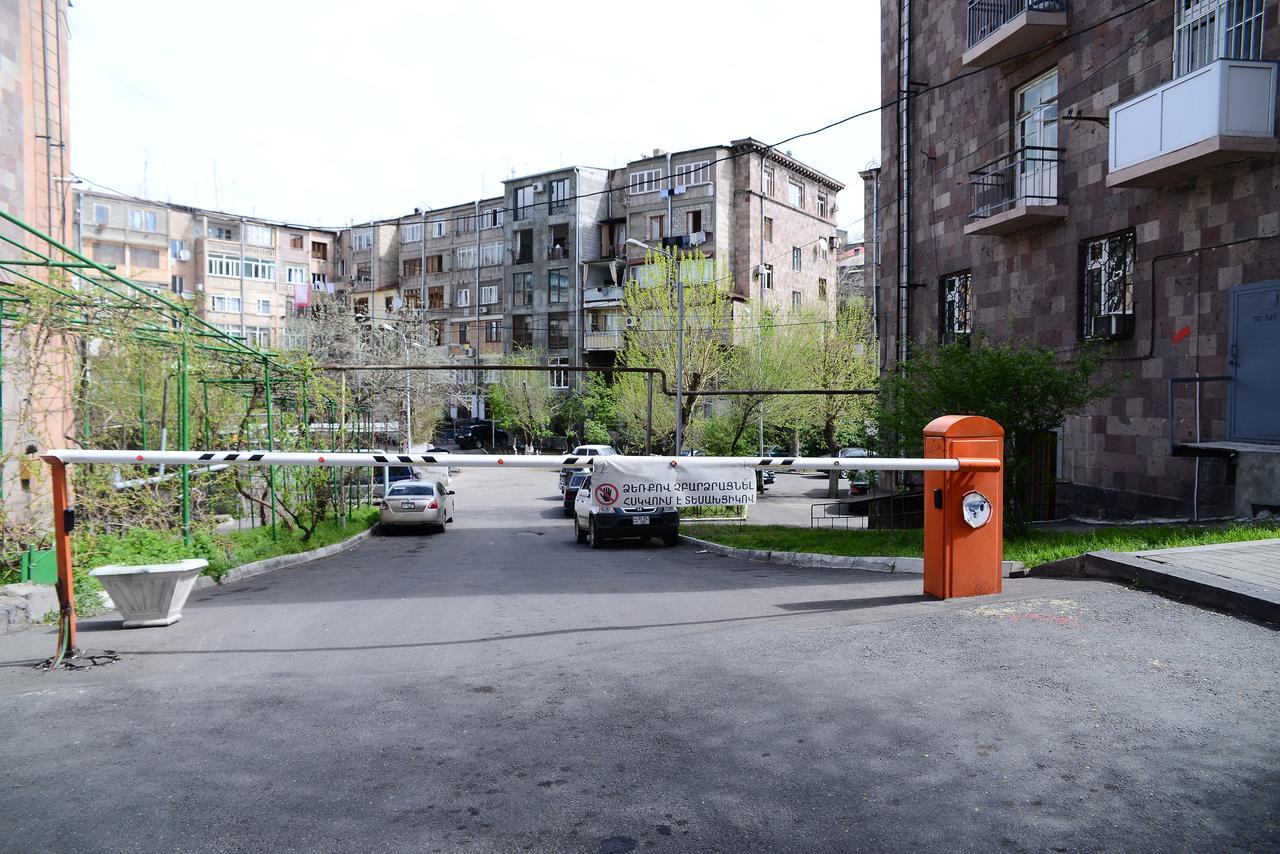 Apartment In The Center Of Erivan Exterior foto